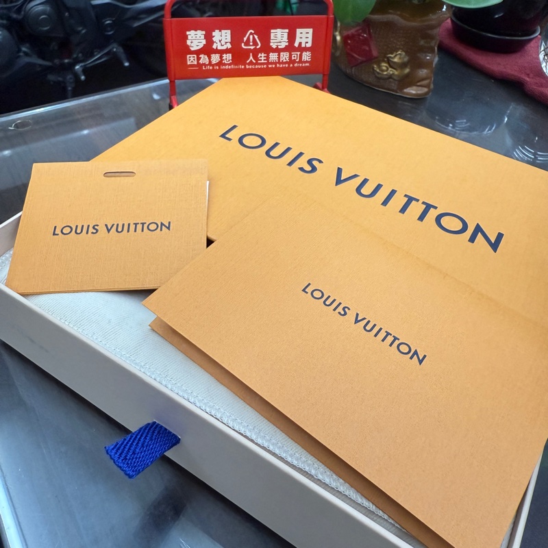 LOUIS VUITTON晶片款、腋下單肩包、斜肩背包、全皮壓紋、奶白色、金扣 、仙女包-1