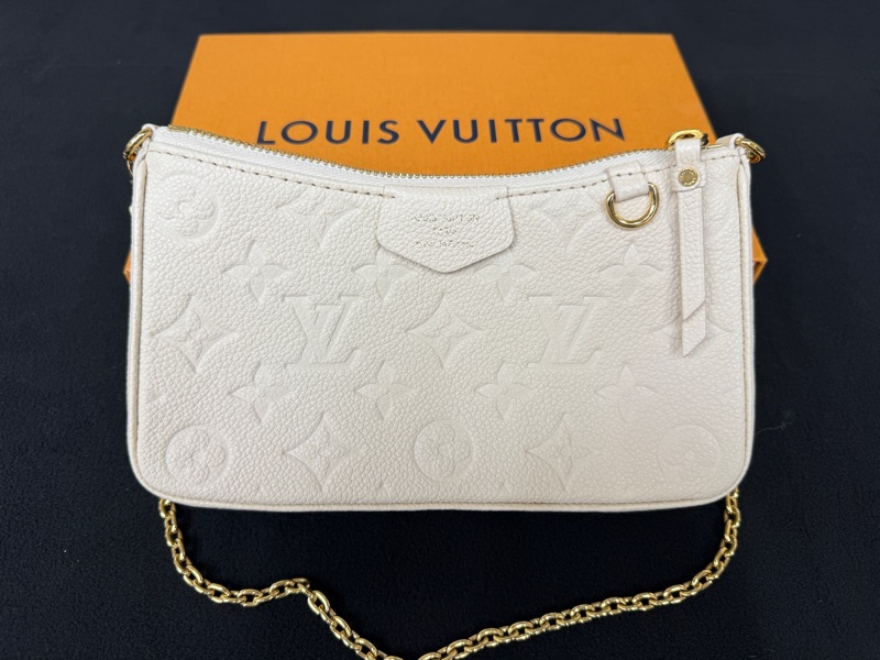 LOUIS VUITTON晶片款、腋下單肩包、斜肩背包、全皮壓紋、奶白色、金扣 、仙女包-7