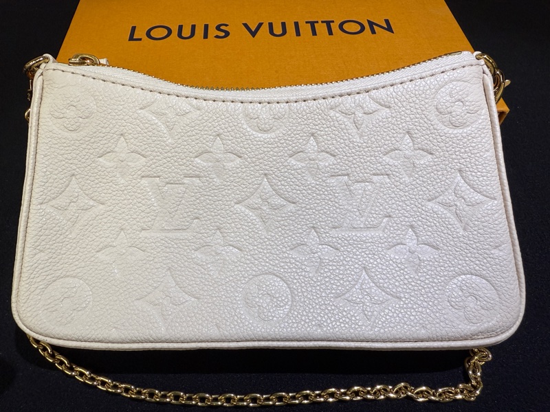 LOUIS VUITTON晶片款、腋下單肩包、斜肩背包、全皮壓紋、奶白色、金扣 、仙女包-8