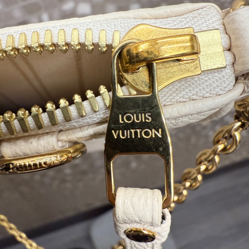 LOUIS VUITTON晶片款、腋下單肩包、斜肩背包、全皮壓紋、奶白色、金扣 、仙女包-12