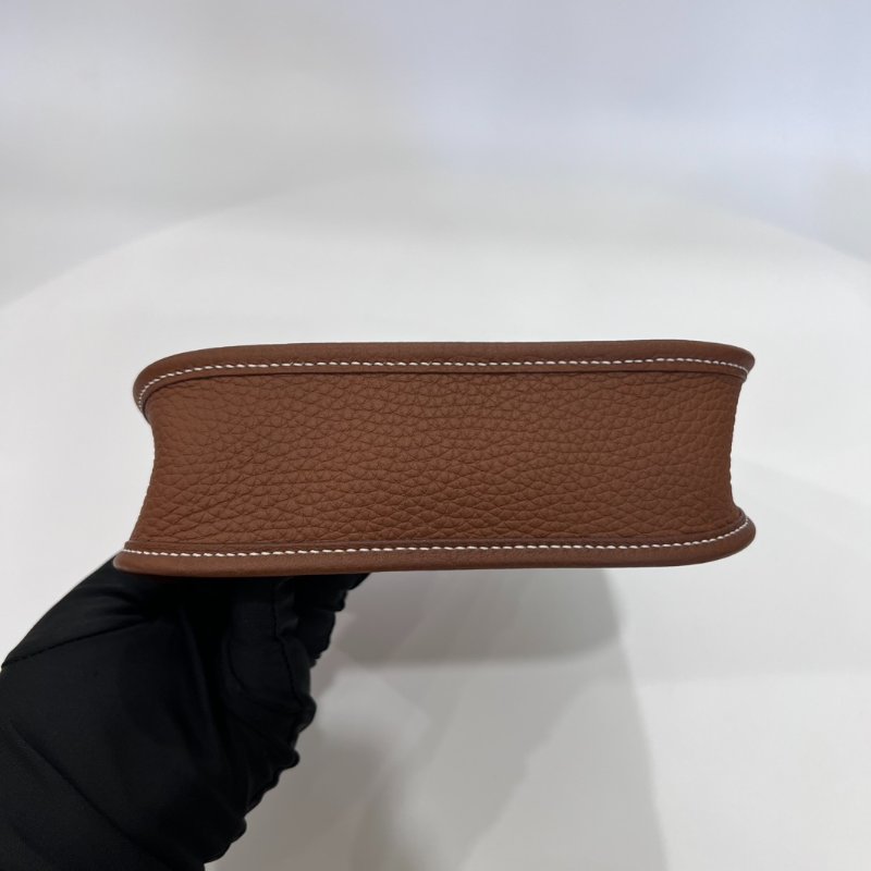HERMES U刻金棕色EVELYNE TPM 單背包-4