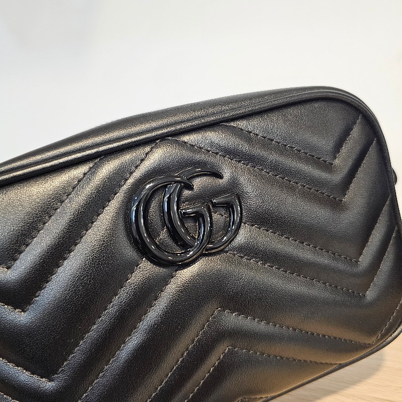 Gucci 黑牛皮黑釦Marmont斜背相機包-9