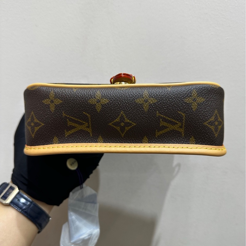 Lv Louis Vuitton路易威登 迷你法棍nano經典老花 單肩斜挎包-4