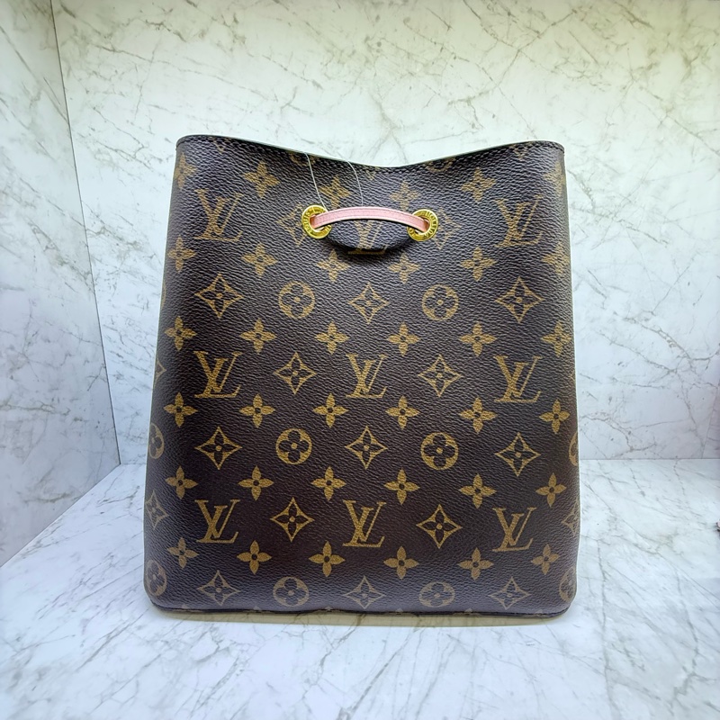 LV 粉色老花水桶包-1