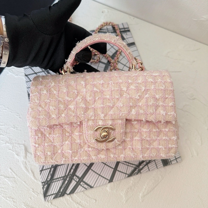 Chanel香奈兒24P粉色毛呢手柄大mini 附件盒子塵袋。-1
