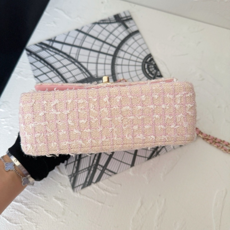 Chanel香奈兒24P粉色毛呢手柄大mini 附件盒子塵袋。-6