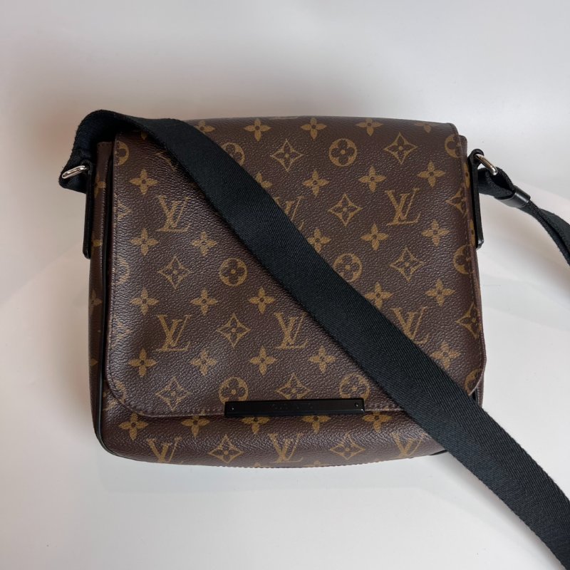 LV M97039 老花翻蓋磁扣斜肩包-0