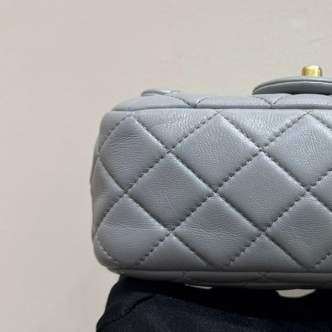 香奈兒 Chanel 20S 淡灰色金球cf方胖子 羊皮金球鏈條包單肩斜挎包-6