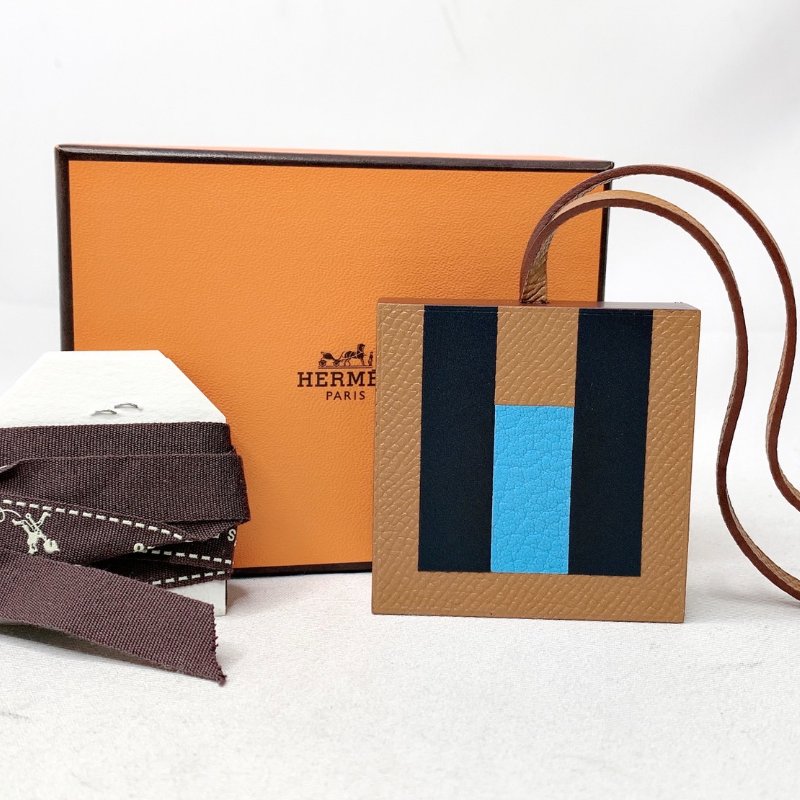 HERMES 全新H幾何方塊包款吊飾-0