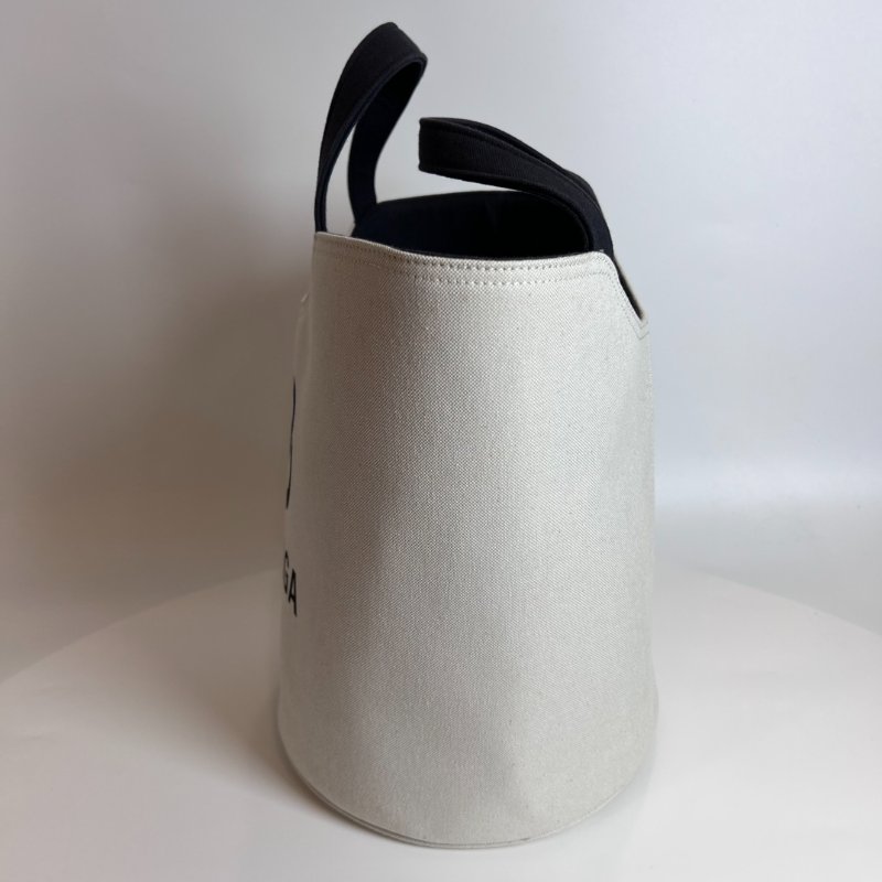 BALENCIAGA 白帆布水桶包-3