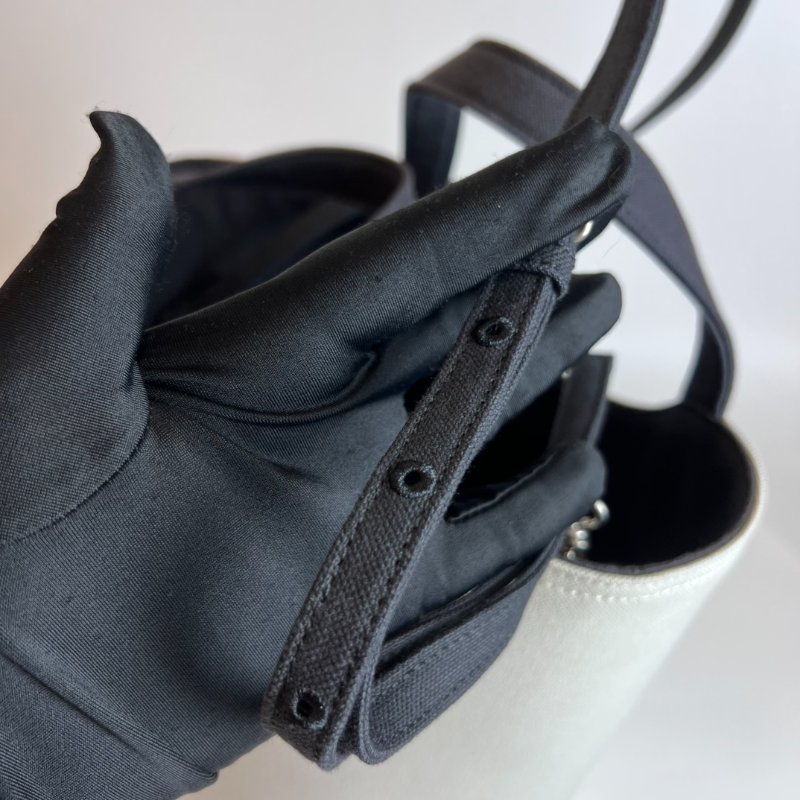 BALENCIAGA 白帆布水桶包-7