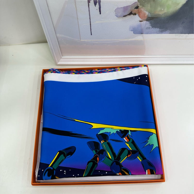 Hermes愛馬仕絲巾太空賽馬size:90*90 全新 色彩美麗 超好看 快樂星球圖案,大片顯白藍色 適用於各種膚色,還可以做畫框裱起來做裝飾品很美。-1
