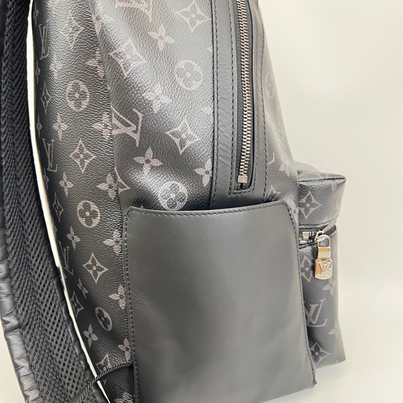 LV 黑灰原花銀釦Discovery PM 後背包-2