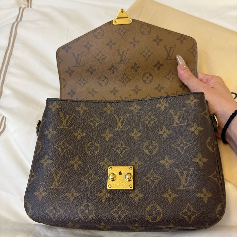 Lv 拼色郵差包-7