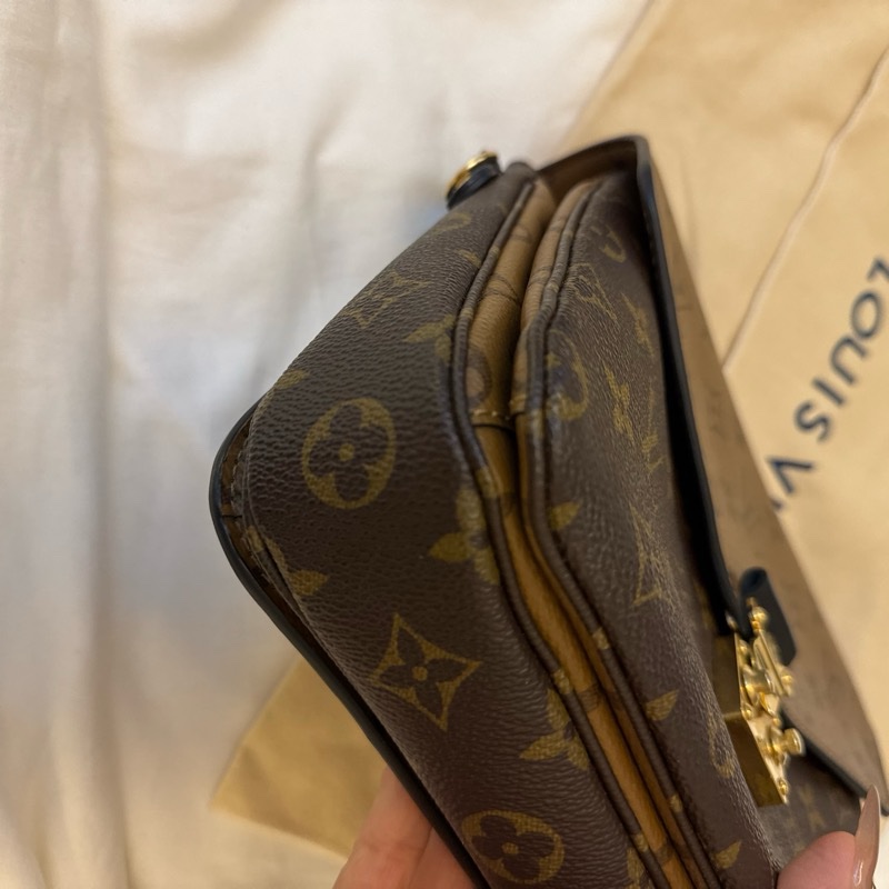 Lv 拼色郵差包-11