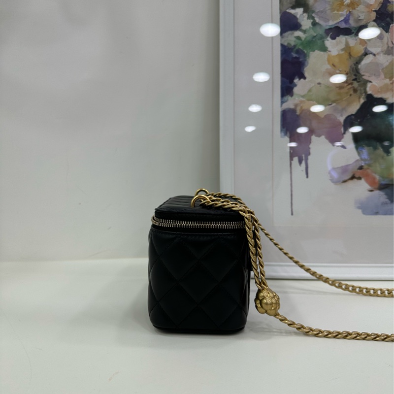 Chanel 25P香奈兒黑金羊皮山茶花金球化妝長盒尺寸16*10*8 copy購證-4