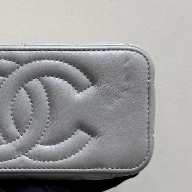 Chanel 香奈兒 22B金球化妝盒長盒子斜挎包 淡灰色羊皮金扣-6