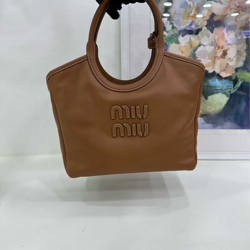 Miumiu繆繆 干邑色 小牛皮菜籃tote ivy 手提包斜背包-6