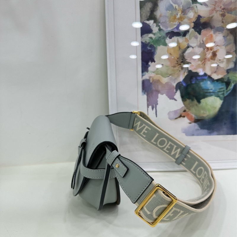 Loewe羅意威mini gate馬鞍包,刺繡寬肩帶,單肩斜挎包,小號 有購證 肩帶邊緣有點髒污。尺寸:12.5*21.*9.5cm-4