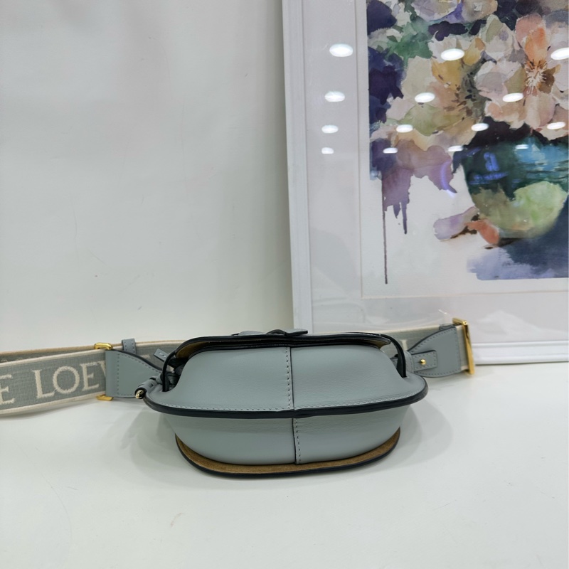 Loewe羅意威mini gate馬鞍包,刺繡寬肩帶,單肩斜挎包,小號 有購證 肩帶邊緣有點髒污。尺寸:12.5*21.*9.5cm-7