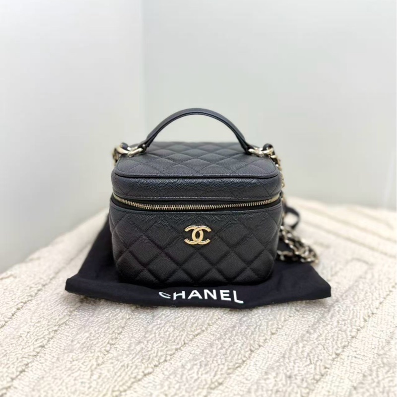 香奈兒Chanel 22S手柄化妝盒子包 芯片款 Jennie同款 黑金荔枝牛皮 內附化妝鏡-0