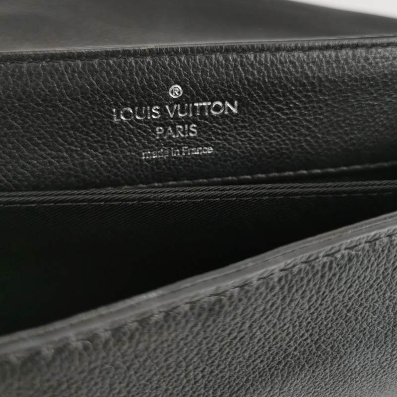Louis Vuitton (LV) Lockme 牛皮 純色 LV 轉鎖 單肩包-7