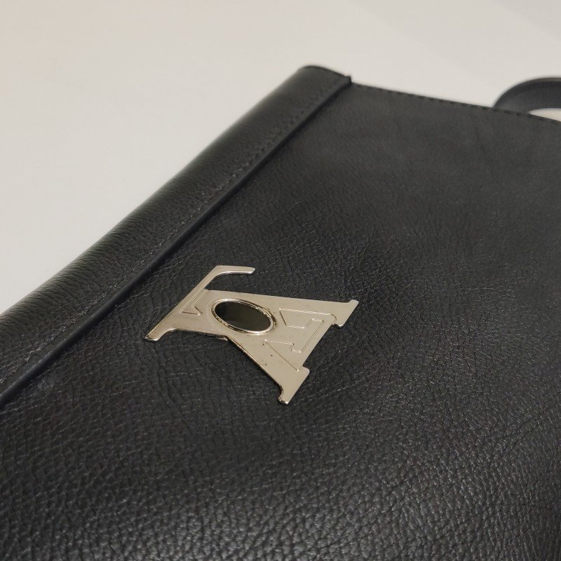 Louis Vuitton (LV) Lockme 牛皮 純色 LV 轉鎖 單肩包-12