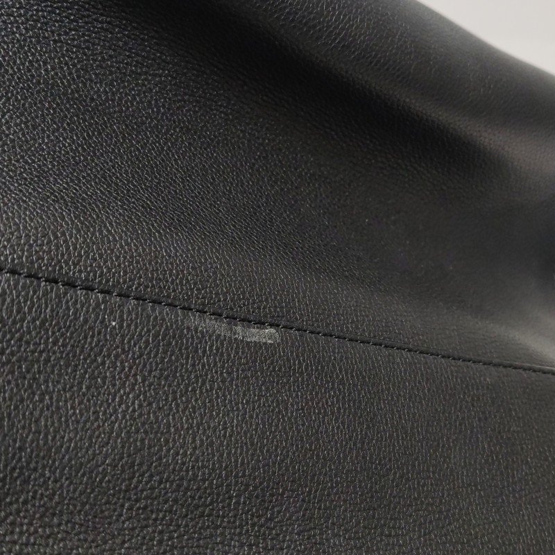 Louis Vuitton (LV) Lockme 牛皮 純色 LV 轉鎖 單肩包-15