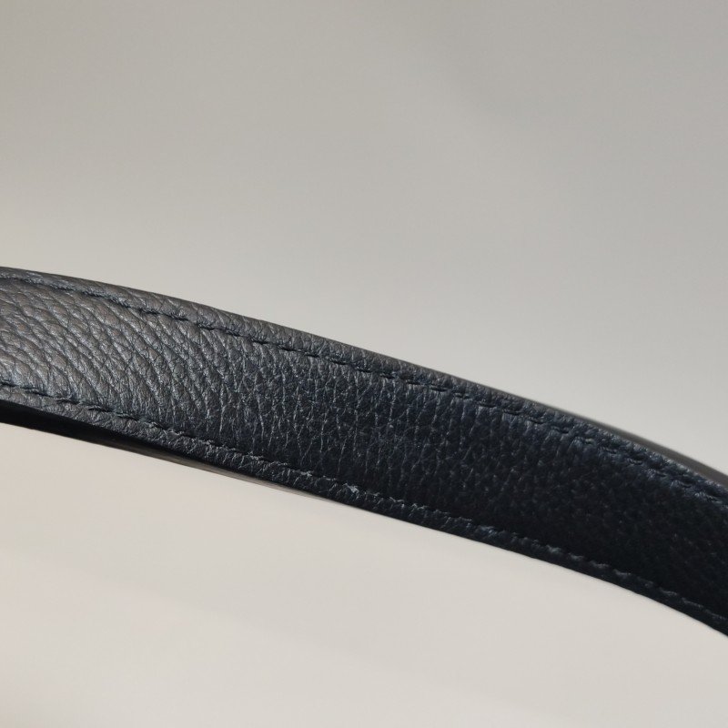 Louis Vuitton (LV) Lockme 牛皮 純色 LV 轉鎖 單肩包-16
