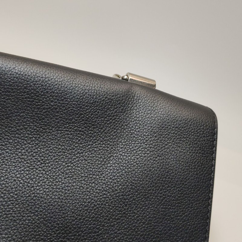 Louis Vuitton (LV) Lockme 牛皮 純色 LV 轉鎖 單肩包-21