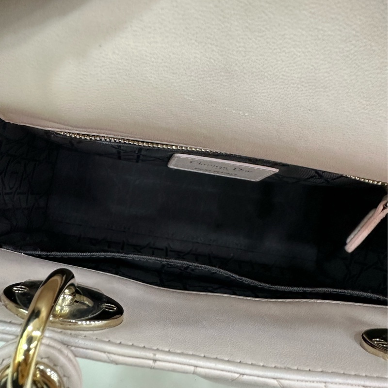 Dior 迪奧 戴妃四格 羊皮 奶茶色 金扣 徽章肩帶 17年編碼-8