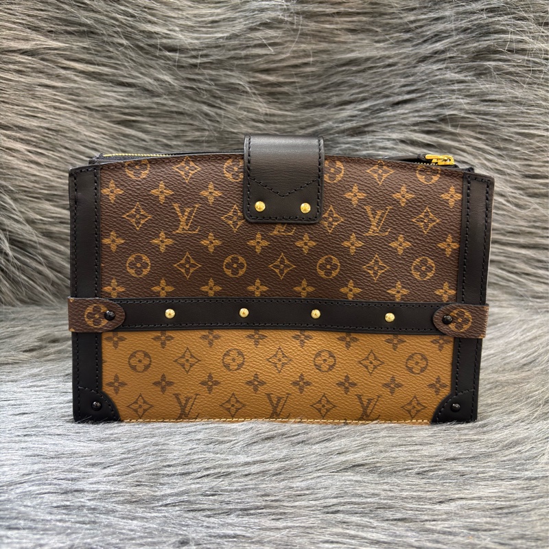 LV M43596 TRUNK CLUTCH 原花老花字紋雙色 海鷗 金鍊金釦 小箱子軟箱包箱子包斜背包肩背包手拿包-3