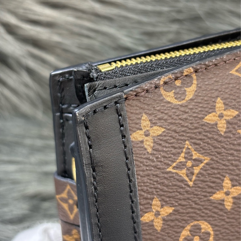LV M43596 TRUNK CLUTCH 原花老花字紋雙色 海鷗 金鍊金釦 小箱子軟箱包箱子包斜背包肩背包手拿包-17