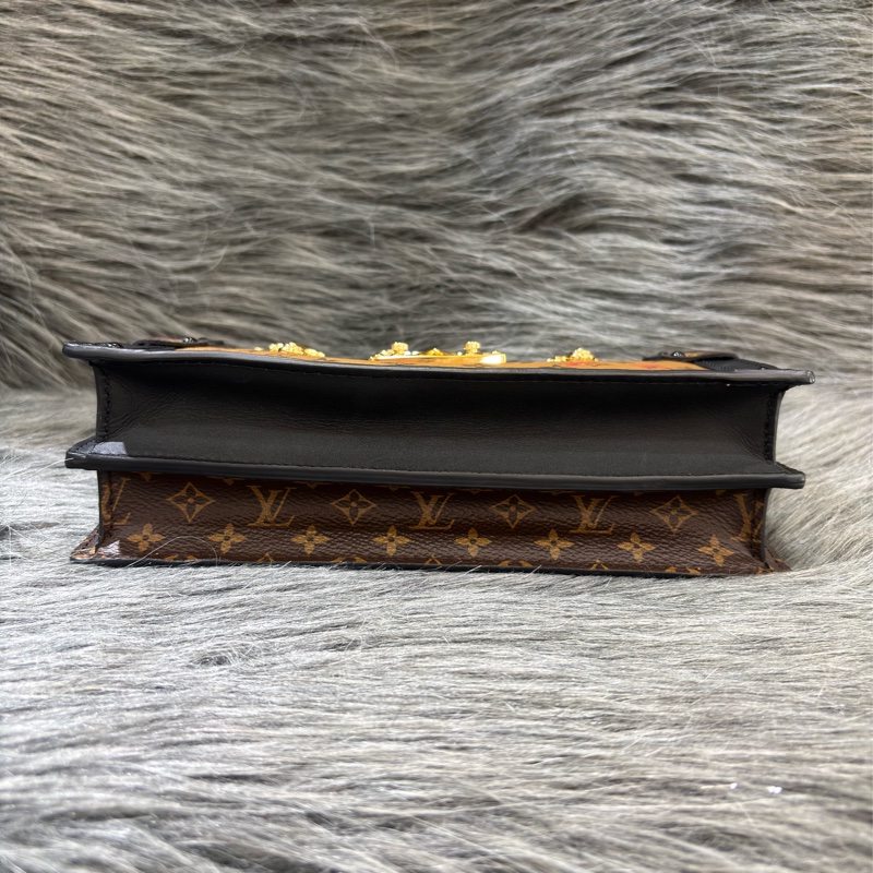 LV M43596 TRUNK CLUTCH 原花老花字紋雙色 海鷗 金鍊金釦 小箱子軟箱包箱子包斜背包肩背包手拿包-20