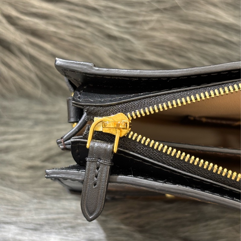 LV M43596 TRUNK CLUTCH 原花老花字紋雙色 海鷗 金鍊金釦 小箱子軟箱包箱子包斜背包肩背包手拿包-31