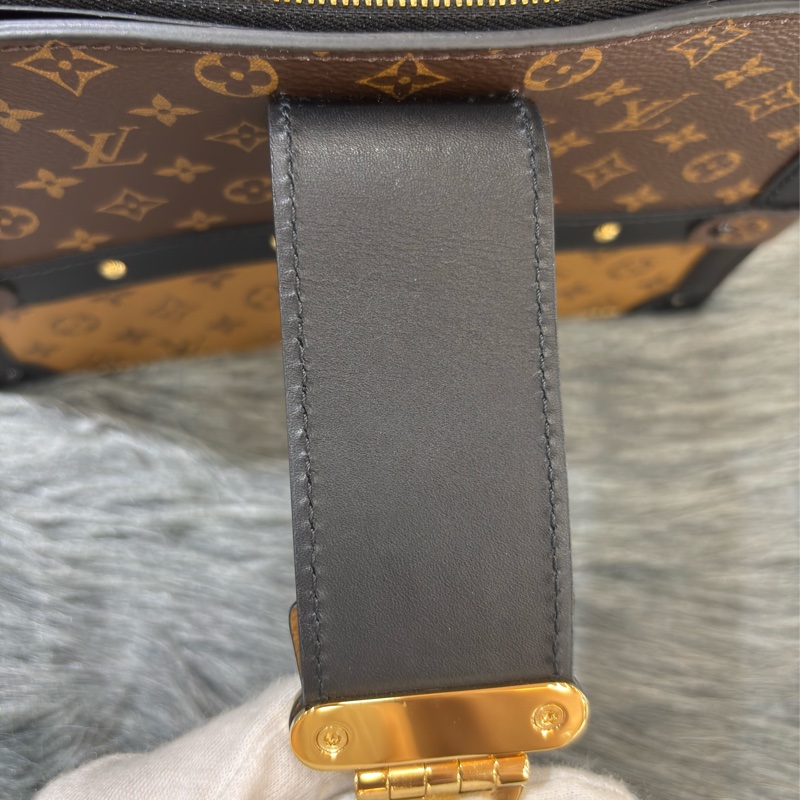 LV M43596 TRUNK CLUTCH 原花老花字紋雙色 海鷗 金鍊金釦 小箱子軟箱包箱子包斜背包肩背包手拿包-32
