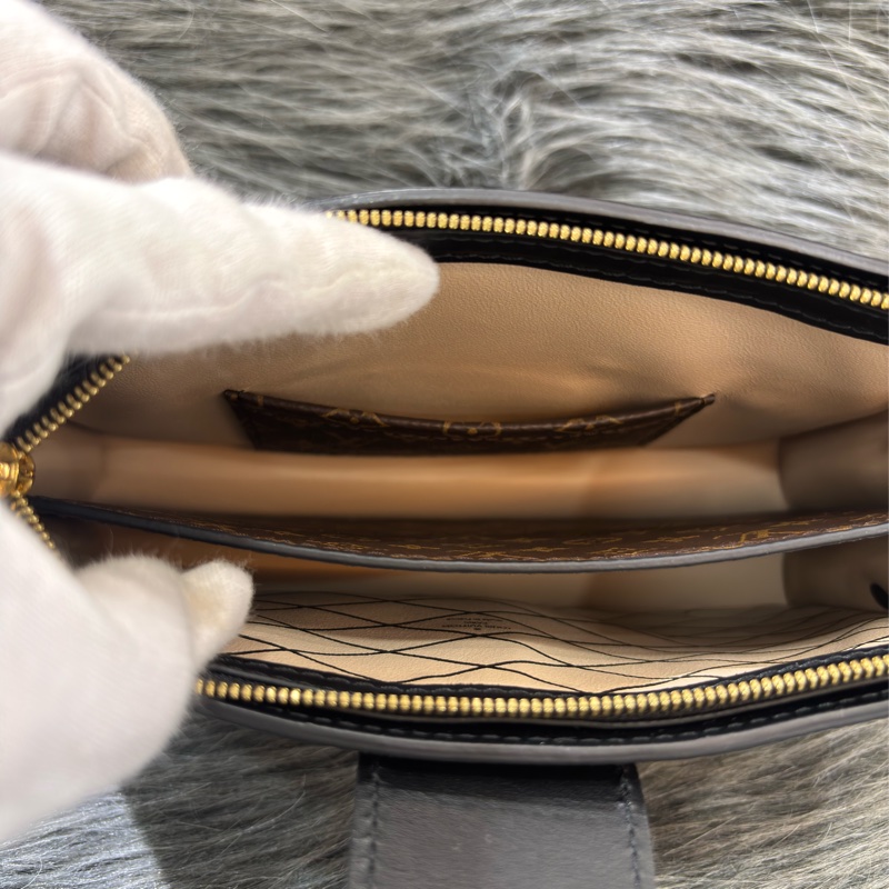 LV M43596 TRUNK CLUTCH 原花老花字紋雙色 海鷗 金鍊金釦 小箱子軟箱包箱子包斜背包肩背包手拿包-33