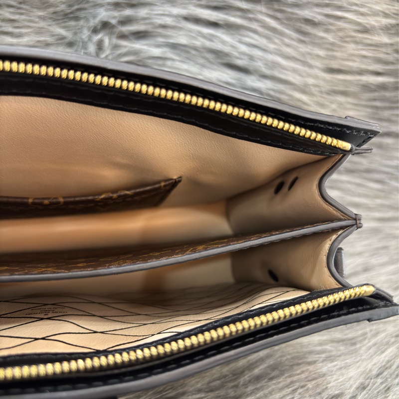 LV M43596 TRUNK CLUTCH 原花老花字紋雙色 海鷗 金鍊金釦 小箱子軟箱包箱子包斜背包肩背包手拿包-34