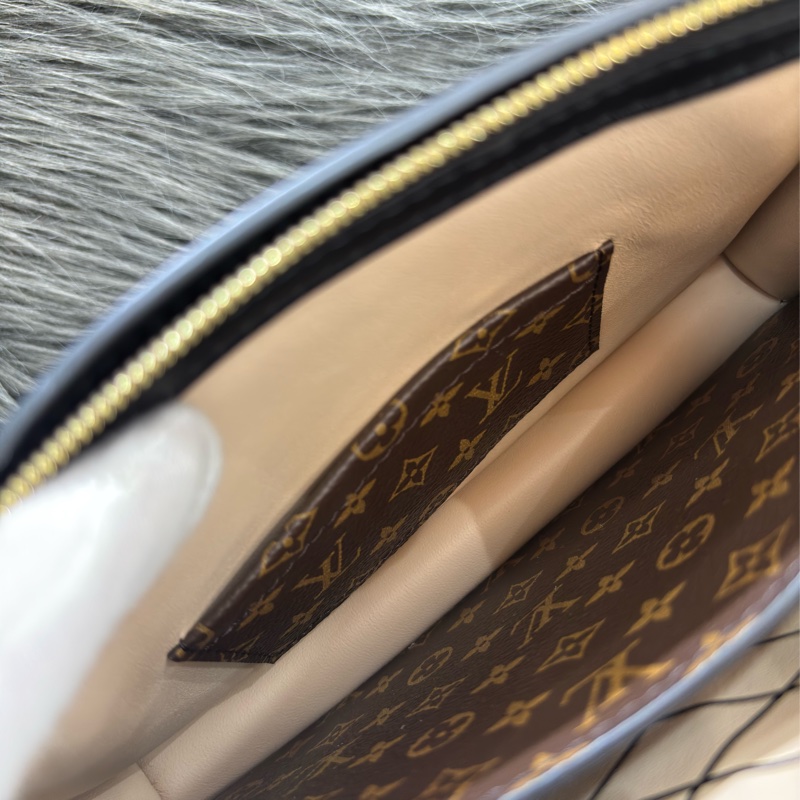 LV M43596 TRUNK CLUTCH 原花老花字紋雙色 海鷗 金鍊金釦 小箱子軟箱包箱子包斜背包肩背包手拿包-36