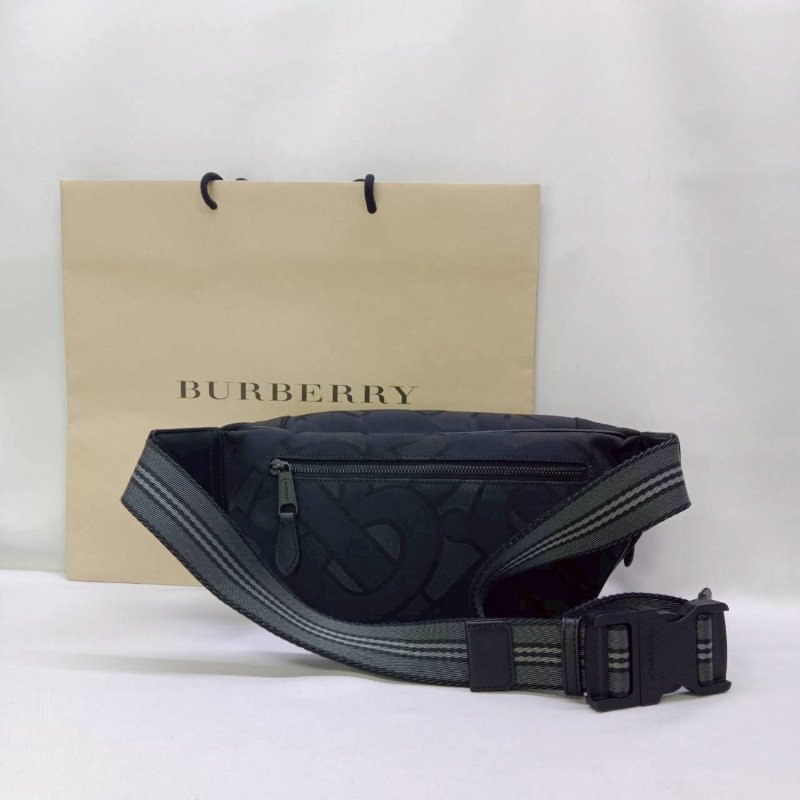 BURBERRY TB帆布胸腰包-1