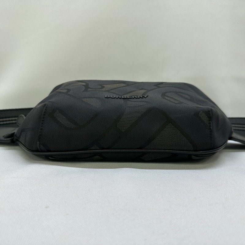 BURBERRY TB帆布胸腰包-9
