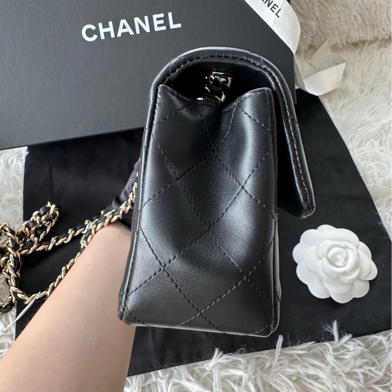 香奈兒 Chanel 21c 徽章 cfmini 大mini 黑金 單肩斜挎包-3