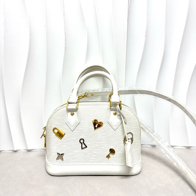 LV / 路易威登 Alma BB 貝殼包,白色水波紋配金色徽章-0