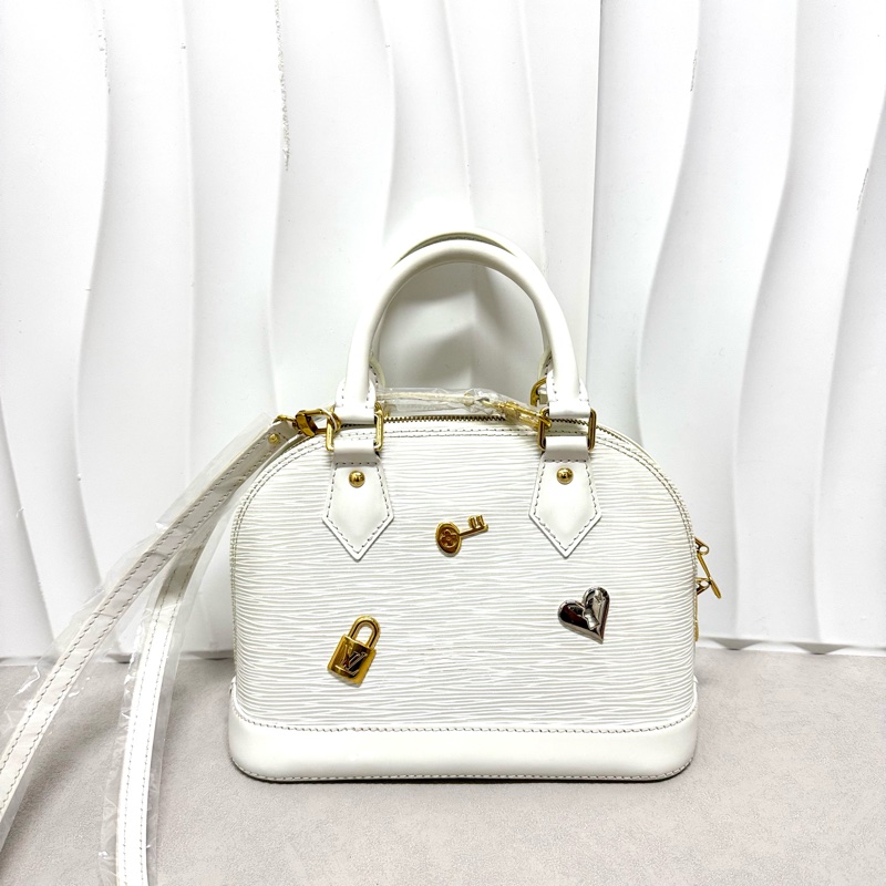 LV / 路易威登 Alma BB 貝殼包,白色水波紋配金色徽章-1