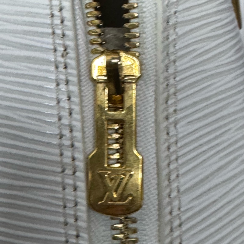 LV / 路易威登 Alma BB 貝殼包,白色水波紋配金色徽章-14