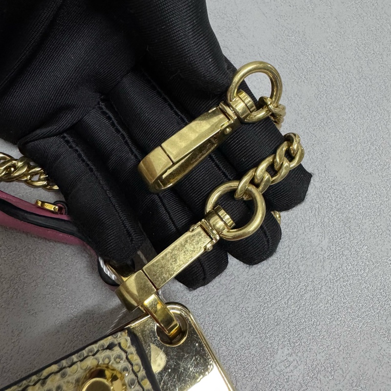 Prada / 普拉达 Margit 粉色小號鉚釘手袋-13