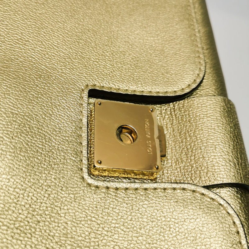 Louis Vuitton (LV) Very Chain 牛皮 純色 V字 標誌 鏈條包 單肩包-9