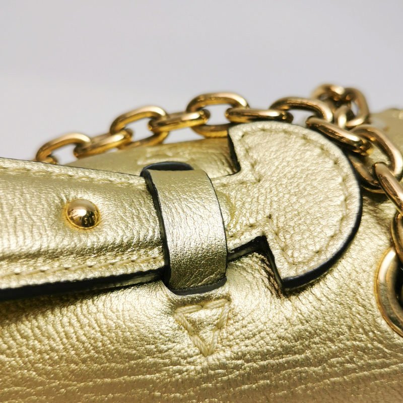 Louis Vuitton (LV) Very Chain 牛皮 純色 V字 標誌 鏈條包 單肩包-16