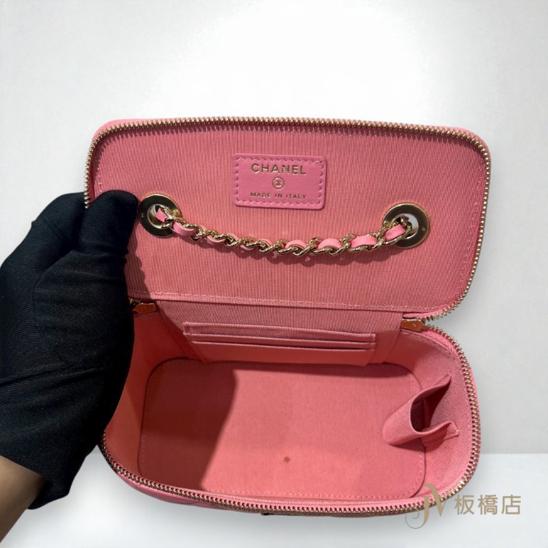 CHANEL包包 淡粉色羊皮金釦長型練帶化妝盒 AP1472-5