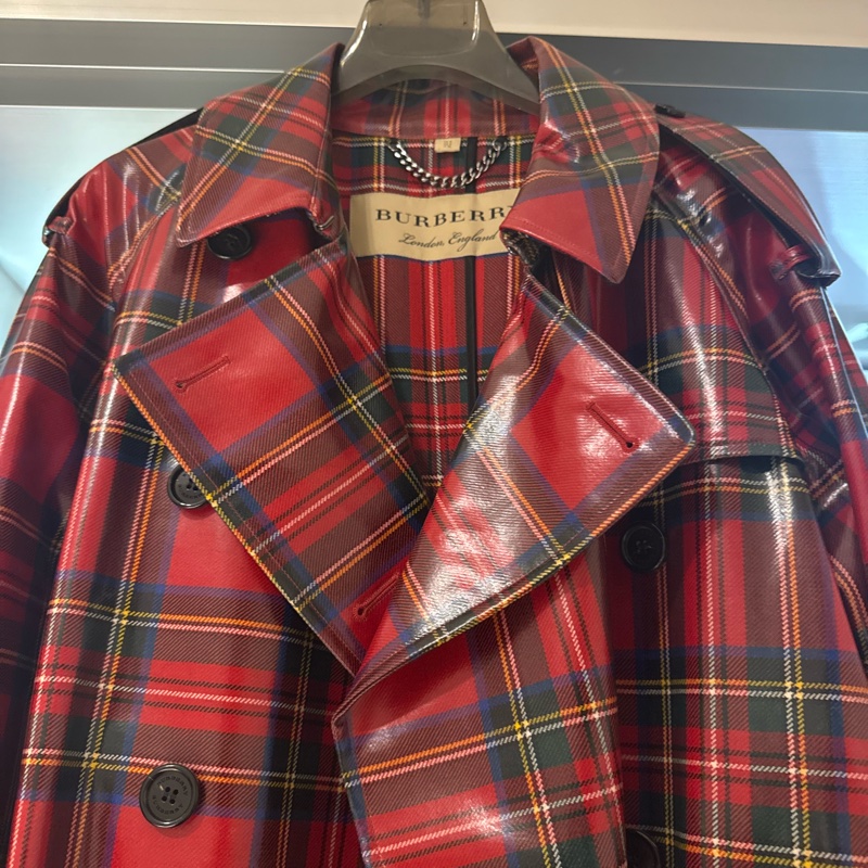 Burberry 黑紅PVC 風衣-1